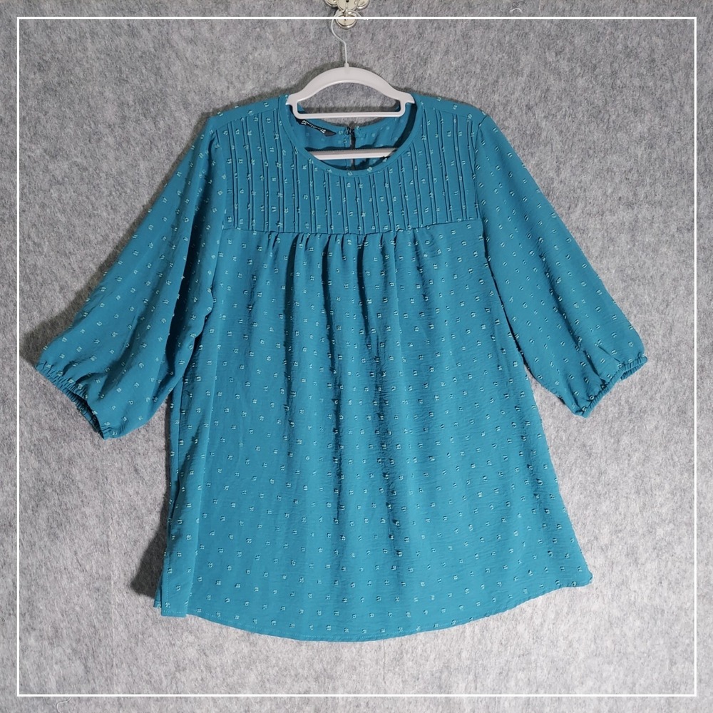 BloomChic Top Women 10 Teal Swiss Dot Pintuck Pleated 3/4 Sleeve Blouse‎ Casual